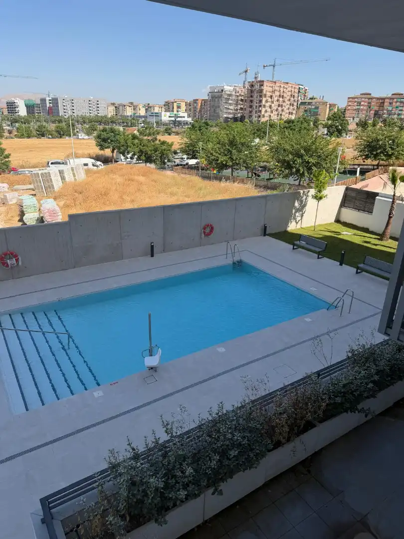 Schwimmbecken von Wohnung zur Miete in Granada mit Klimaanlage, Heizung und Terrasse