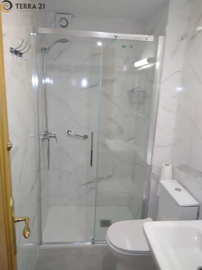 Badezimmer von Wohnung zur Miete in Jaén mit Heizung, Terrasse und Gemeinschaftspool