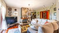 Sala d'estar de Casa o xalet en venda en Villaviciosa de Odón amb Aire condicionat i Piscina