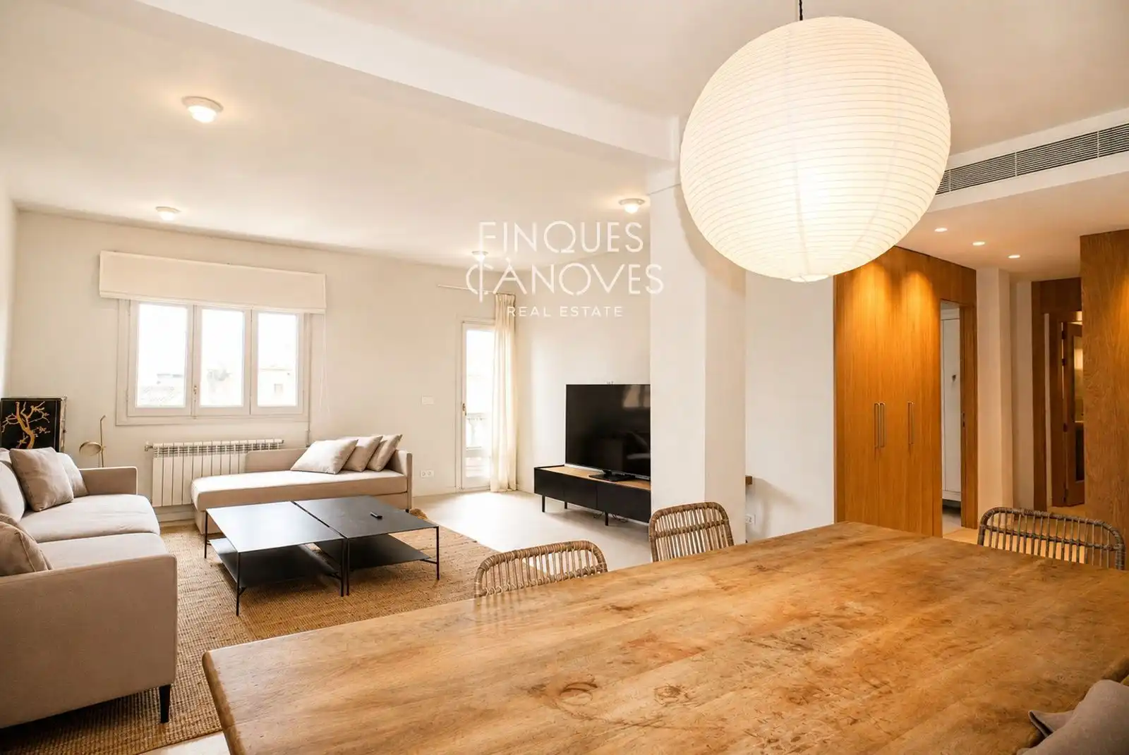 Living room of Flat for sale in Girona  with Air Conditioner, Heating and Terrace