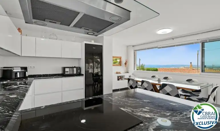Cocina de Casa o chalet en venta en Roses con Aire acondicionado, Calefacción y Piscina