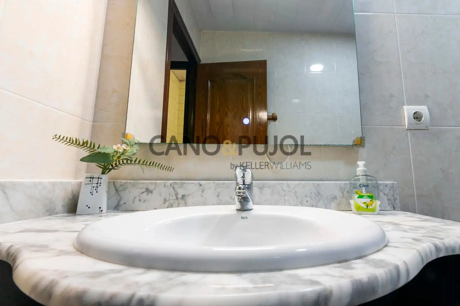 Bathroom of Buildings for sale in Rubí