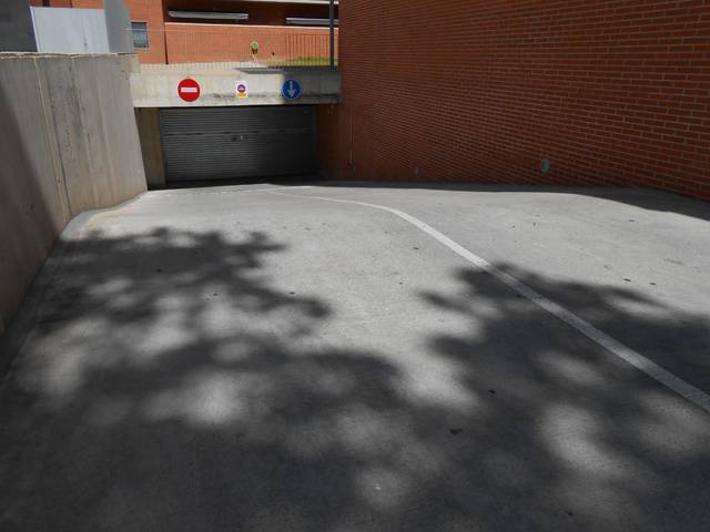 Garaje en Alquiler en Carrer d'Armenteres, 23 en Centre - Can Nadal