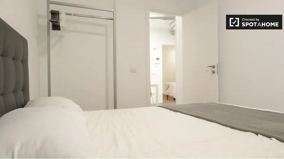 Habitación de Piso de alquiler en Madrid con Aire acondicionado, Calefacción y Amueblado