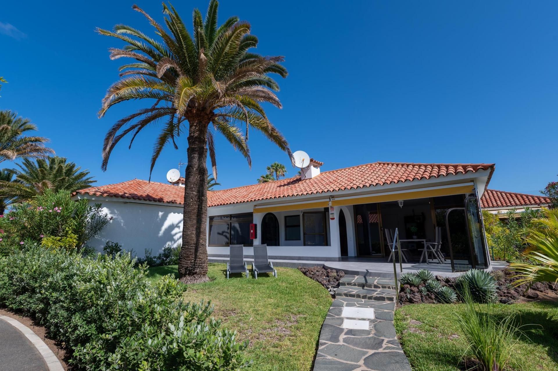 Exterior view of House or chalet for sale in San Bartolomé de Tirajana  with Air Conditioner, Private garden and Terrace