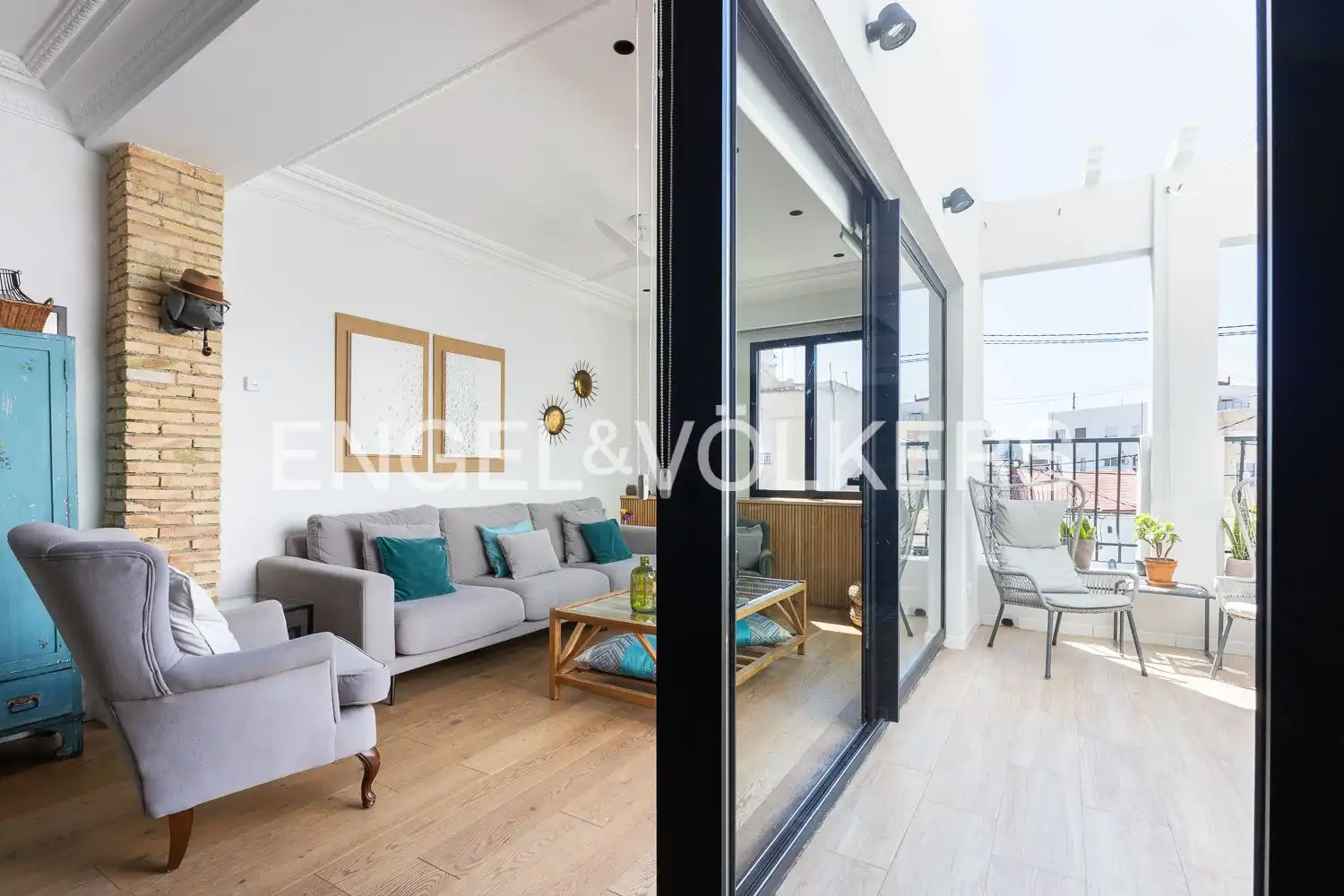 Living room of Attic for sale in Valencia  with Air Conditioner, Heating and Terrace
