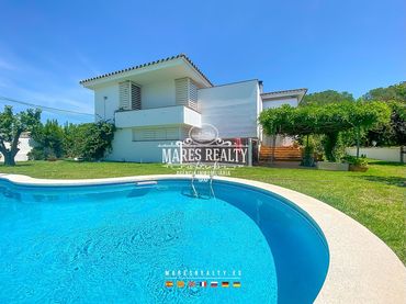 Casa con piscina in vendita a Riells