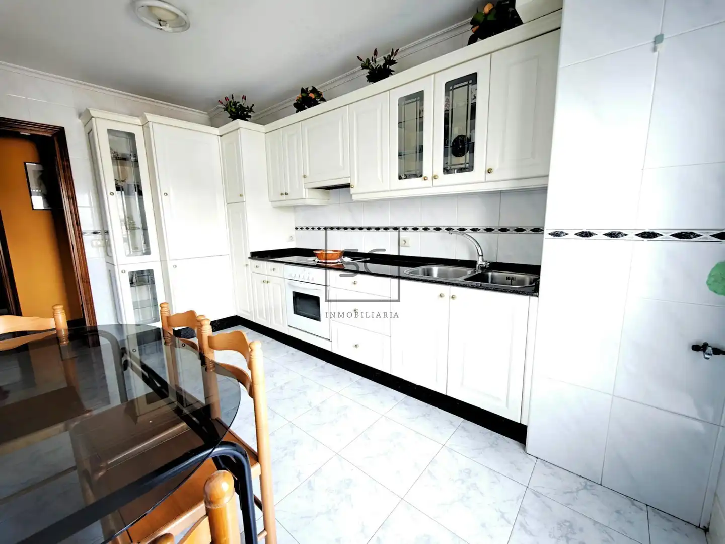 Cocina de Piso en venta en Narón con Calefacción, Parquet y Trastero