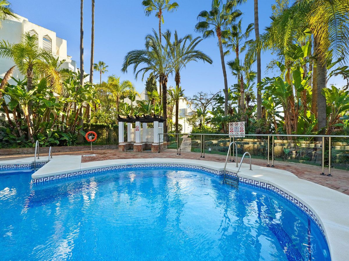 Piscina de Pis en venda en Marbella amb Terrassa i Piscina