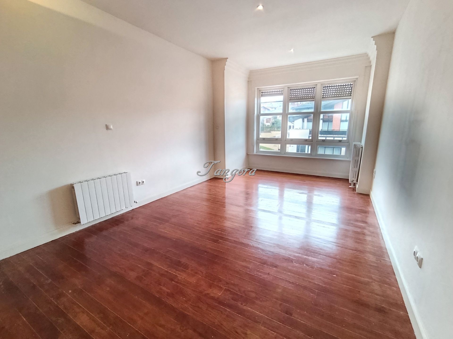 Living room of Flat to rent in Getxo   with Heating, Parquet flooring and Oven