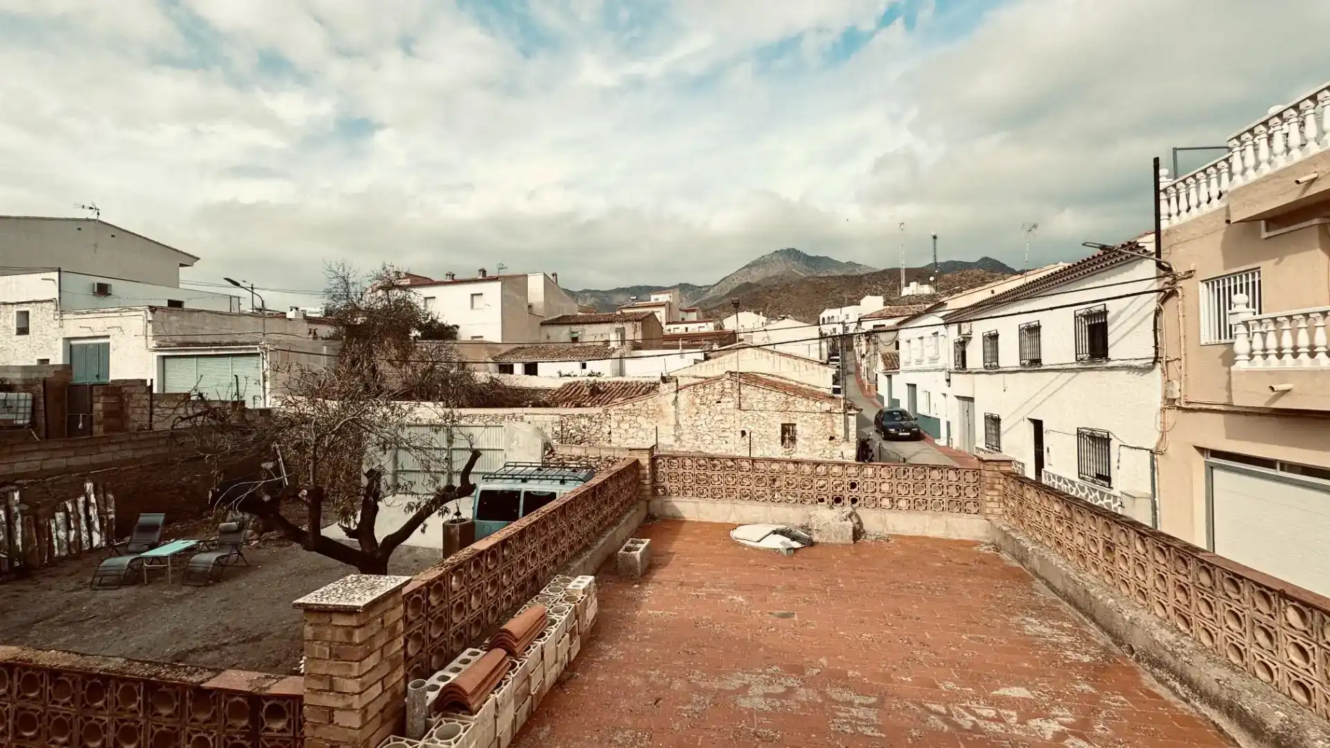 Vista exterior de Casa adosada en venda en Uleila del Campo amb Balcó