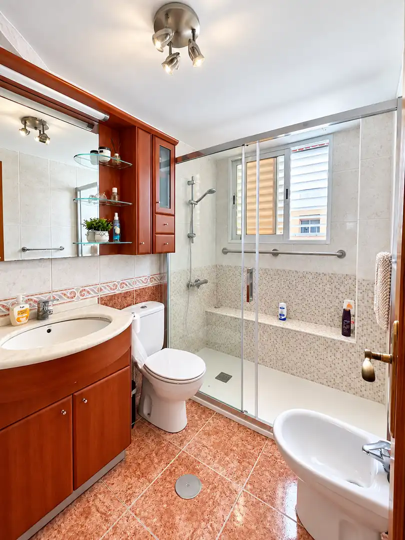 Bany de Apartament en venda en Benidorm amb Aire condicionat, Terrassa i Moblat