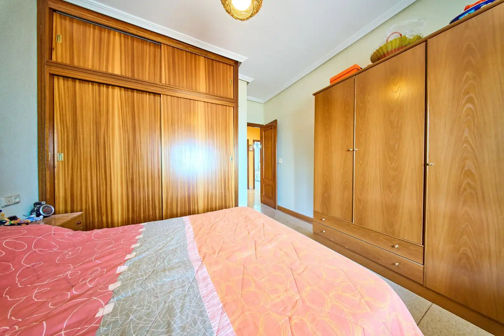 Habitación de Casa adosada en venta en Baza con Calefacción, Terraza y Trastero