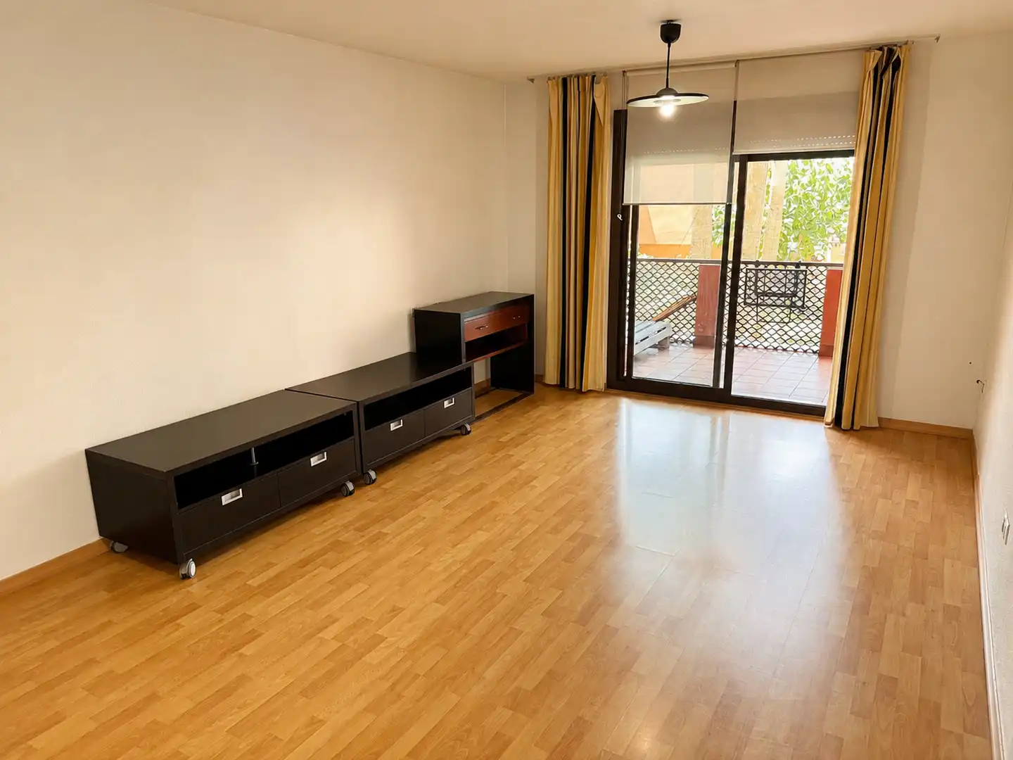 Sala d'estar de Apartament en venda en Roquetas de Mar amb Aire condicionat, Terrassa i Piscina comunitària