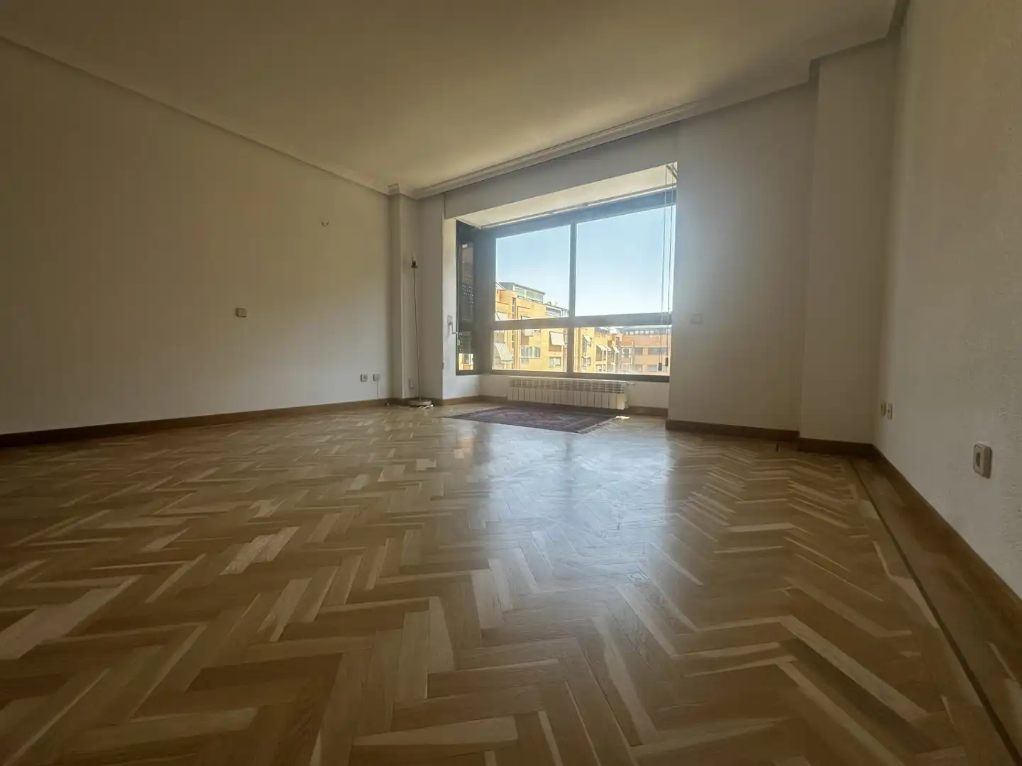 Sala d'estar de Pis en venda en Madrid amb Aire condicionat, Calefacció i Parquet