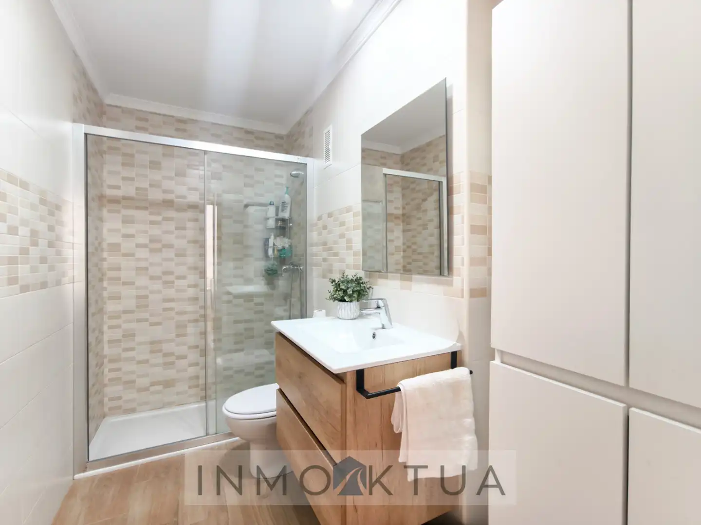 Baño de Piso en venta en El Retiro - Parque Atlántico - Ronda este