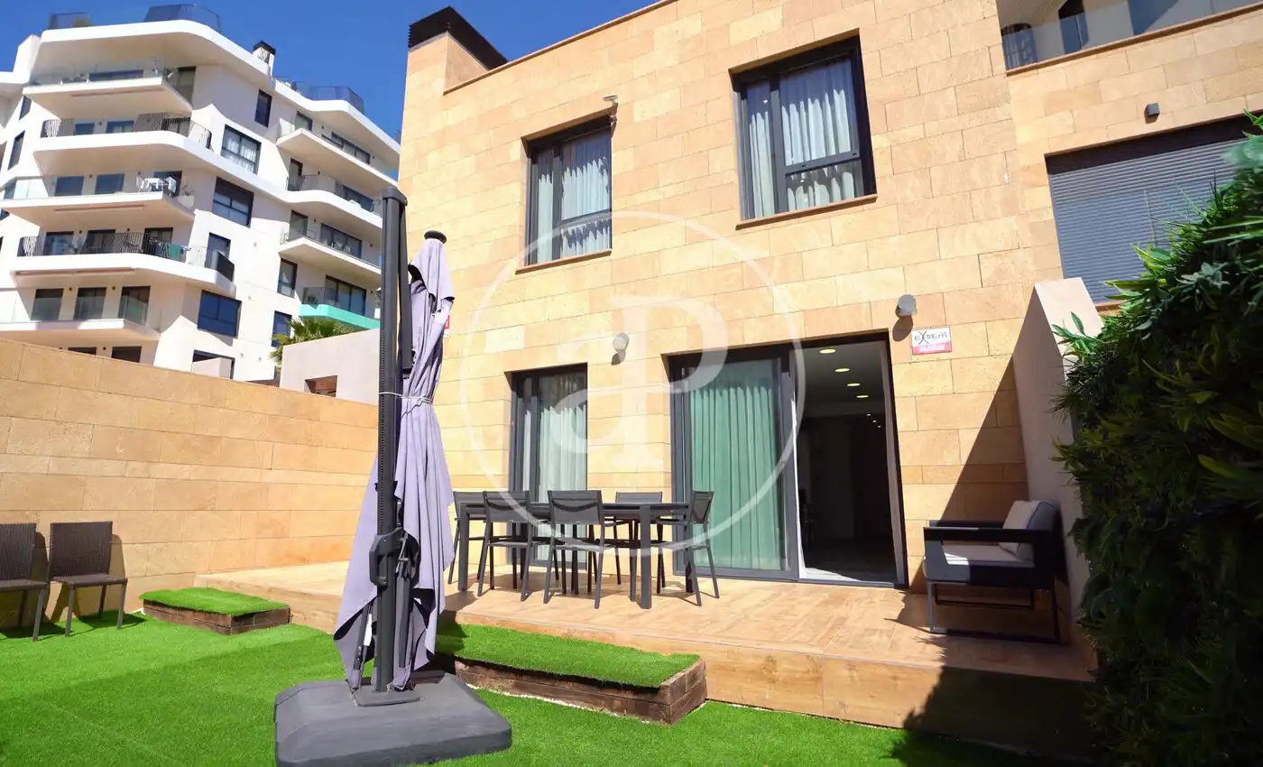 Terraza de Casa adosada en venta en Villajoyosa / La Vila Joiosa con Aire acondicionado, Calefacción y Jardín privado