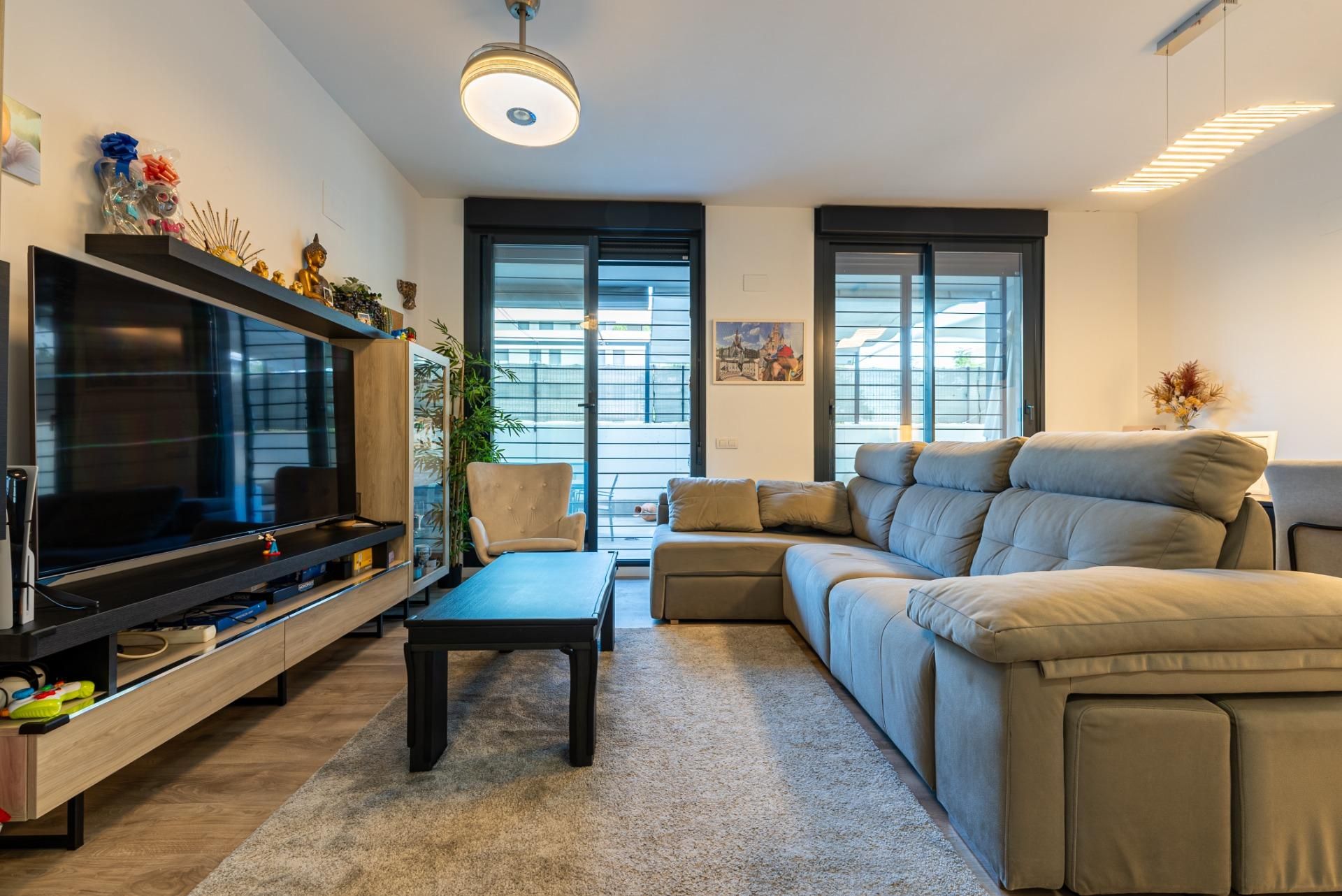 Living room of Flat for sale in Mairena del Aljarafe  with Air Conditioner, Heating and Private garden