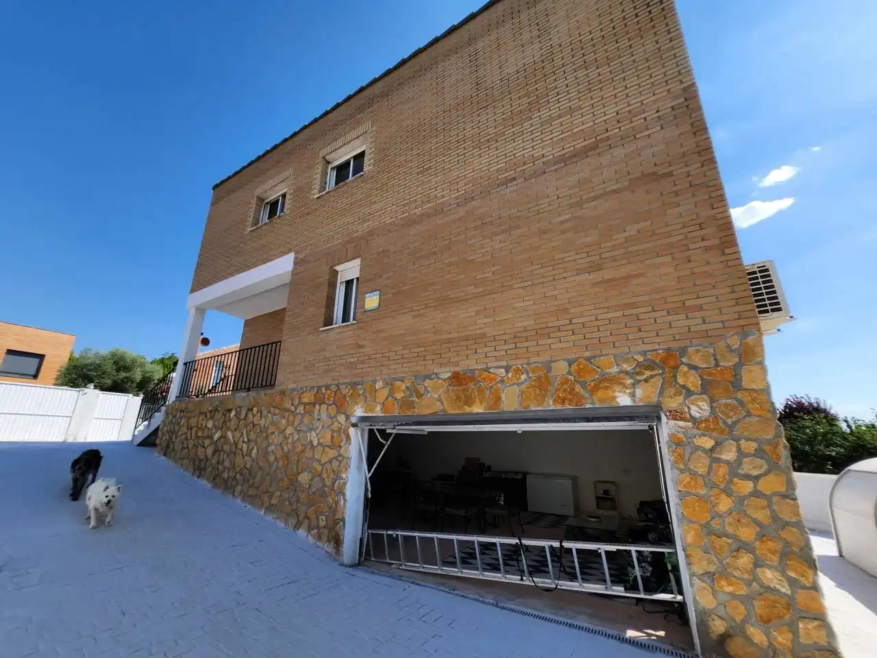 Exterior view of Houses for sale in Galápagos  with Air Conditioner, Heating and Private garden