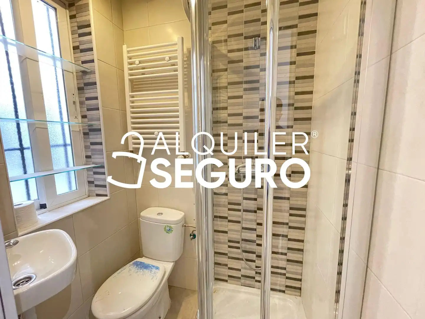 Baño de Piso de alquiler en Madrid con Calefacción y Terraza