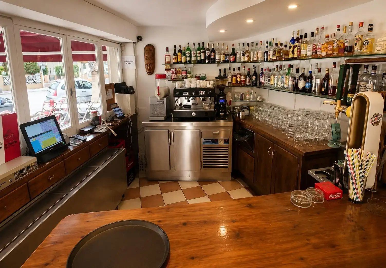 Local de alquiler en L'Estartit con Terraza