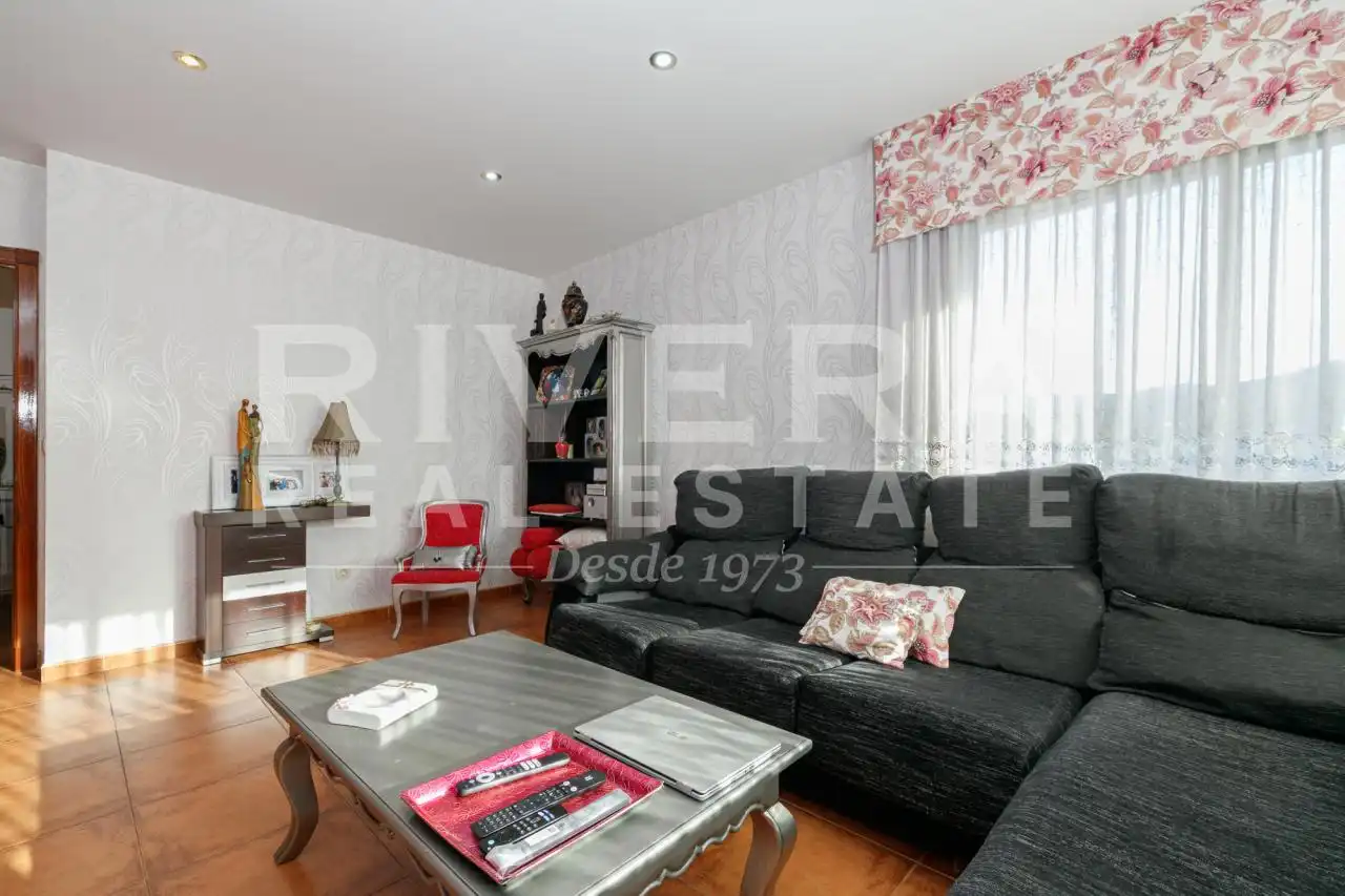 Sala de estar de Casa o chalet en venta en Vigo  con Calefacción, Jardín privado y Parquet