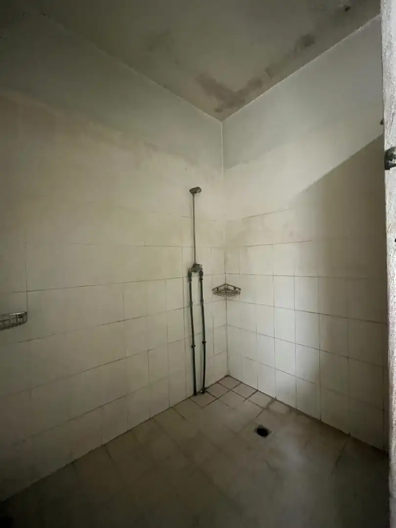 Baño de Nave industrial en venta en Riudellots de la Selva con Calefacción y Alarma