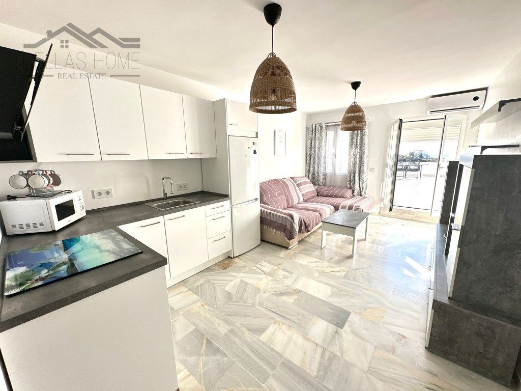 Living room of Duplex to rent in Estepona  with Air Conditioner, Private garden and Terrace