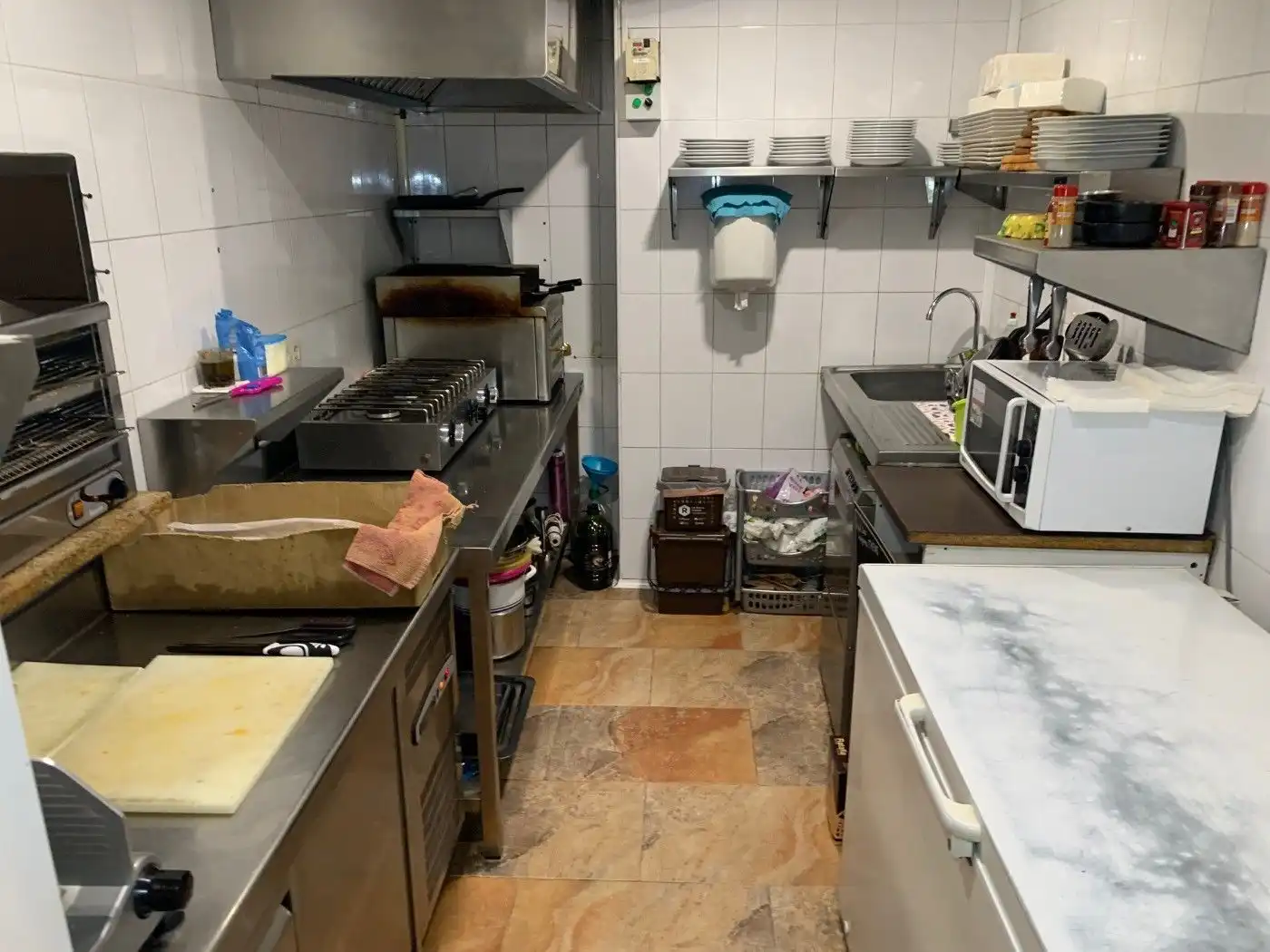 Cuina de Local en venda en Caldes de Malavella amb Terrassa i Moblat