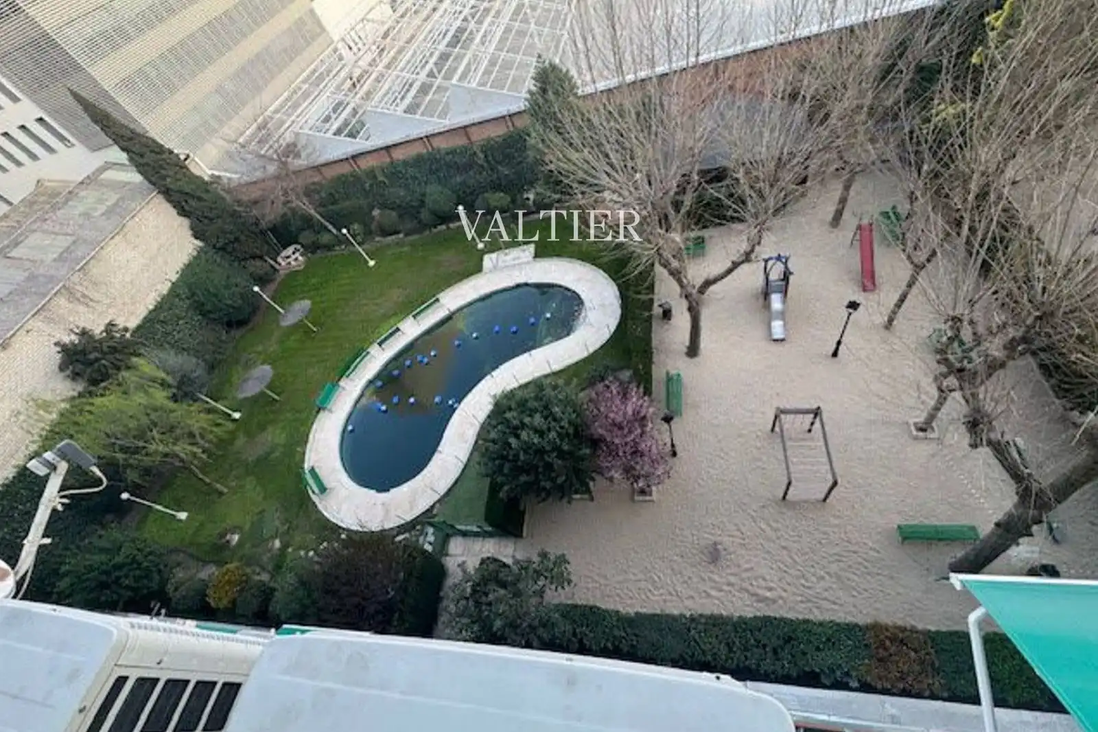 Swimming pool of Flat for rent in Madrid  with Air Conditioner, Heating and Terrace