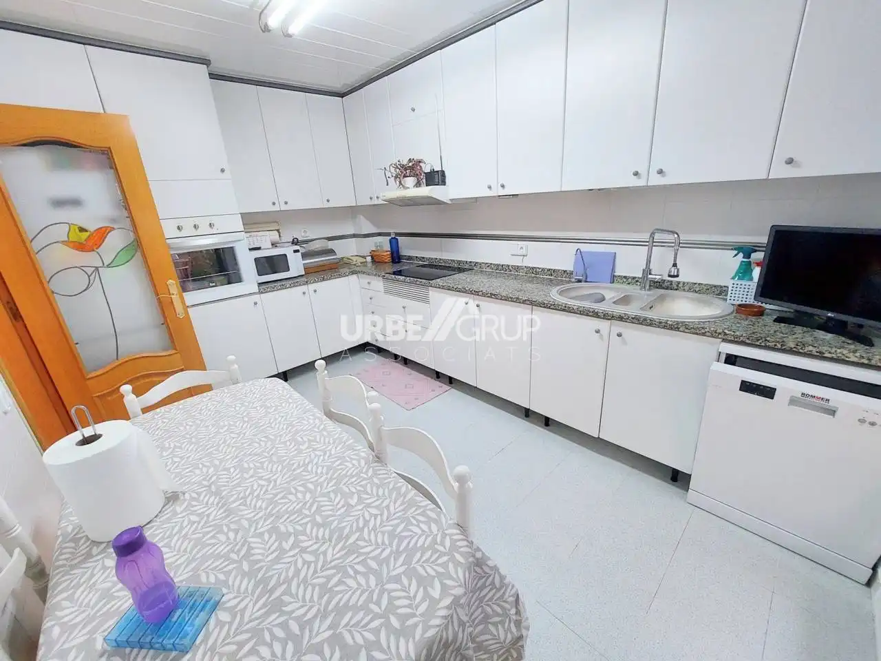 Cuina de Casa o xalet en venda en Terrassa amb Calefacció i Alarma