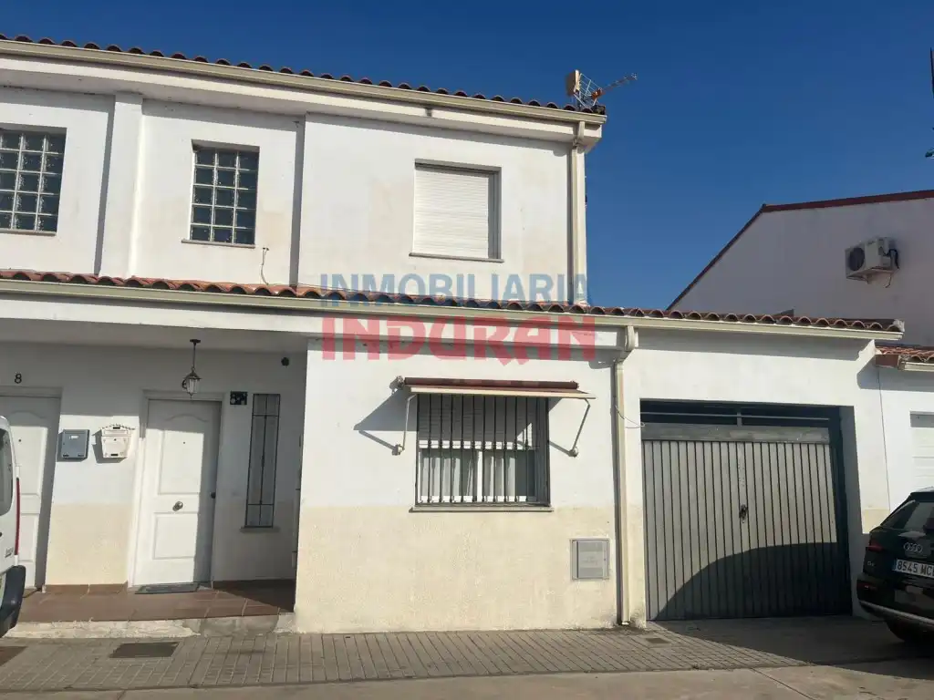 Vista exterior de Casa adosada en venda en Peraleda de la Mata