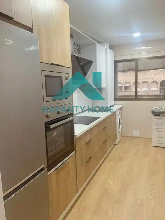 Apartment with lift to rent in Centro