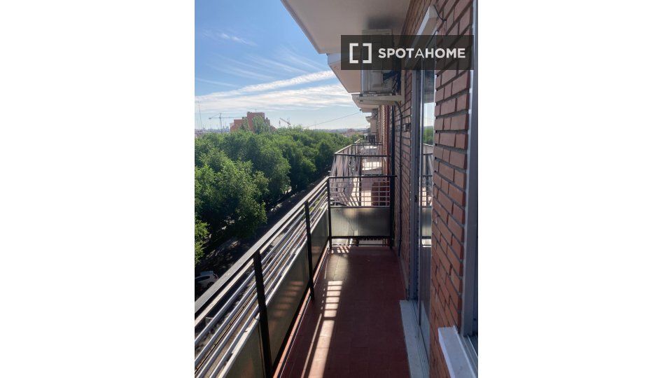 Vista exterior de Piso de alquiler en  Madrid Capital con Aire acondicionado, Calefacción y Amueblado
