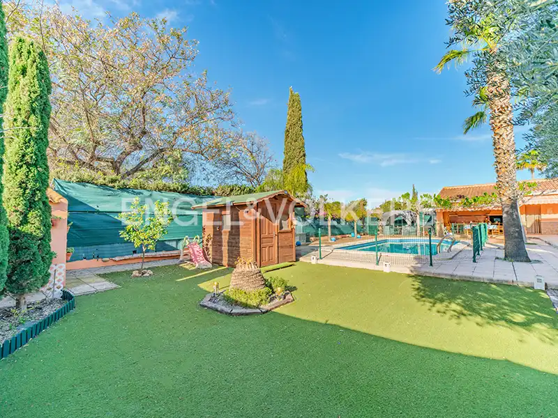 Exterior view of Houses for sale in San Vicente del Raspeig / Sant Vicent del Raspeig  with Air Conditioner, Heating and Private garden