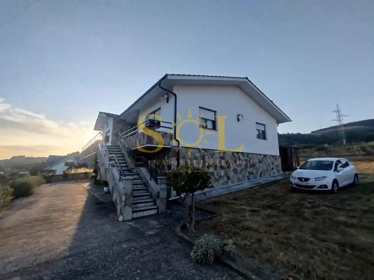 Vista exterior de Casa o chalet en venta en Carrocera con Calefacción, Jardín privado y Terraza