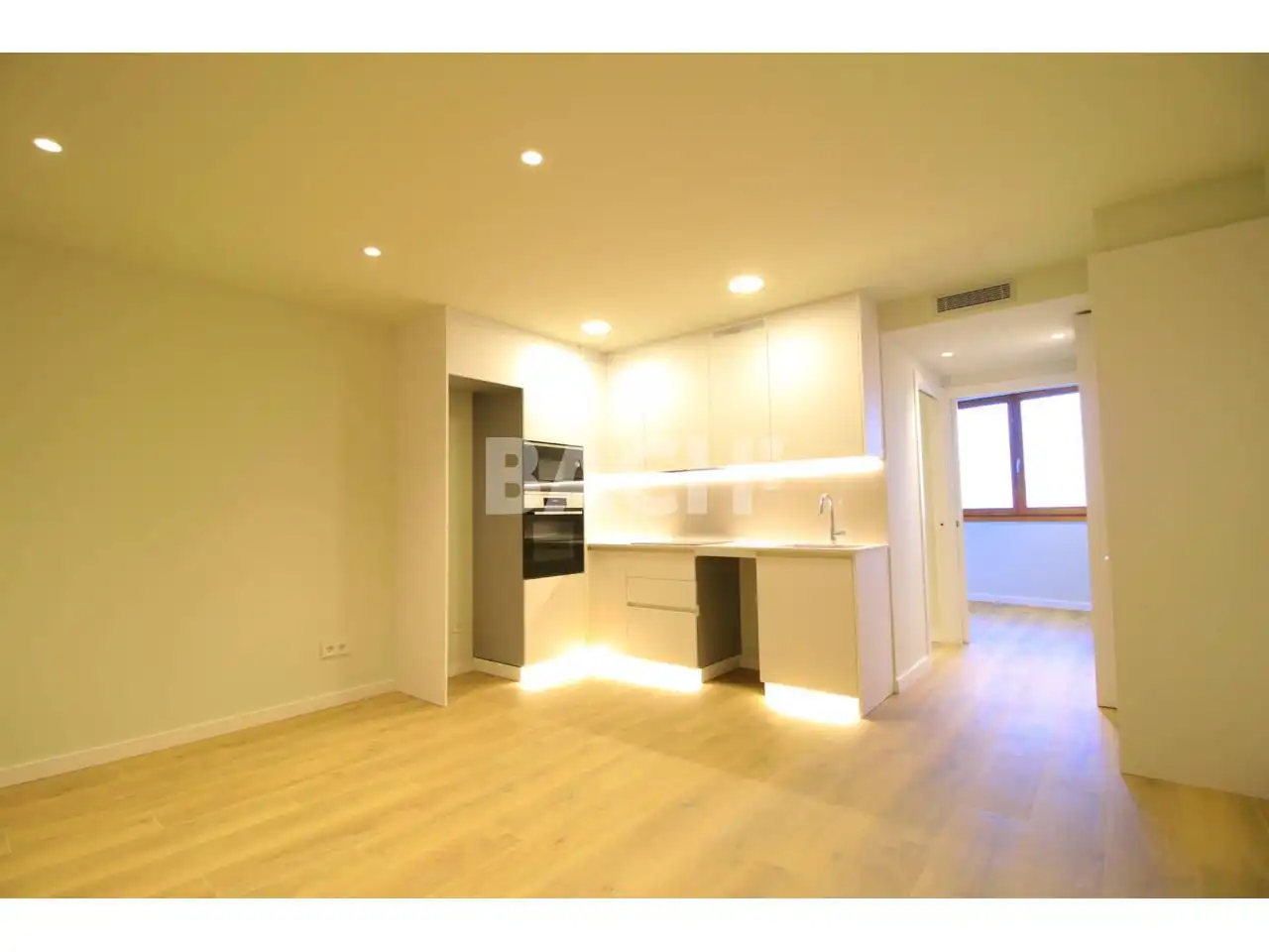 Piso con ascensor en venta en Calle Nou 127, imagen 3