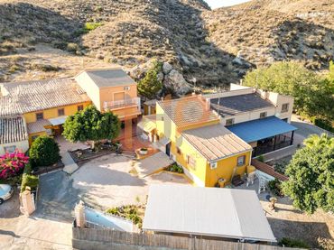 Casa amb balcó en venda a Puerto Lumbreras
