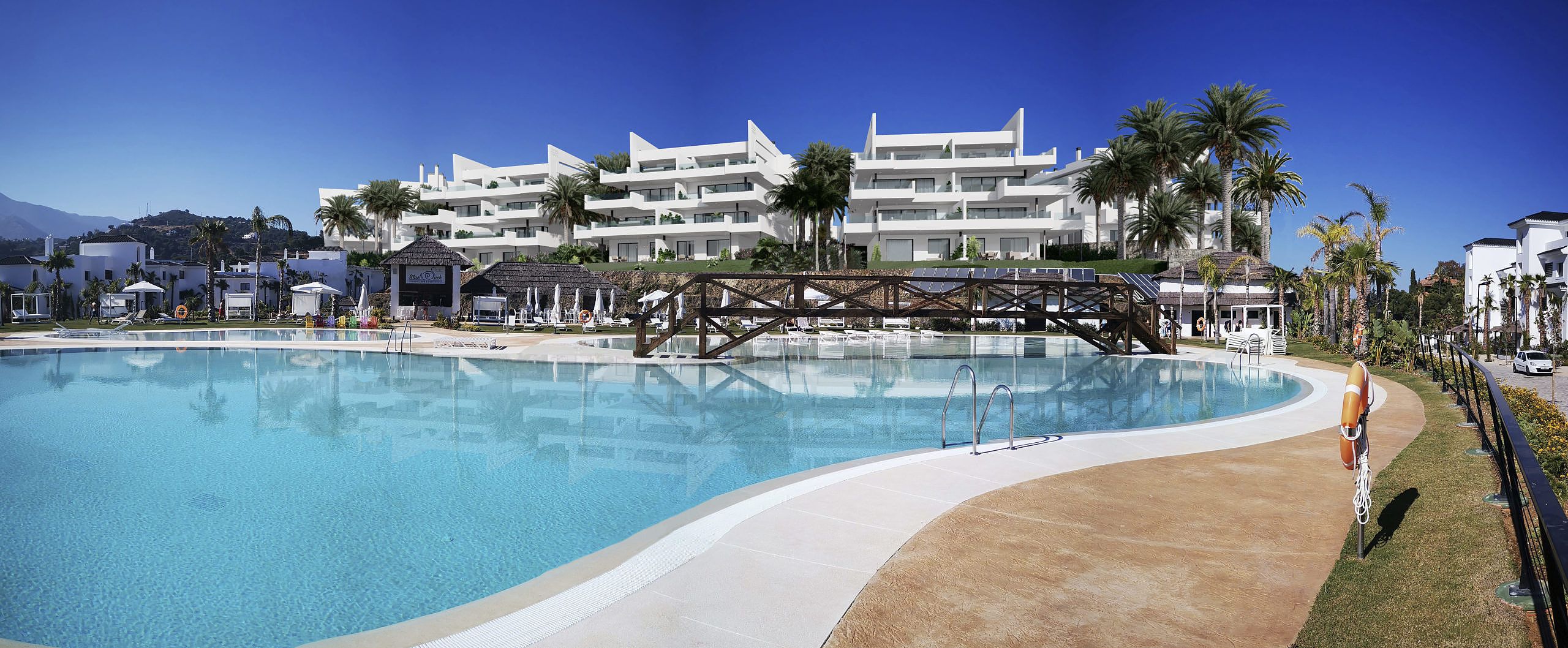 Vista exterior de Apartament en venda en Estepona amb Aire condicionat, Terrassa i Traster