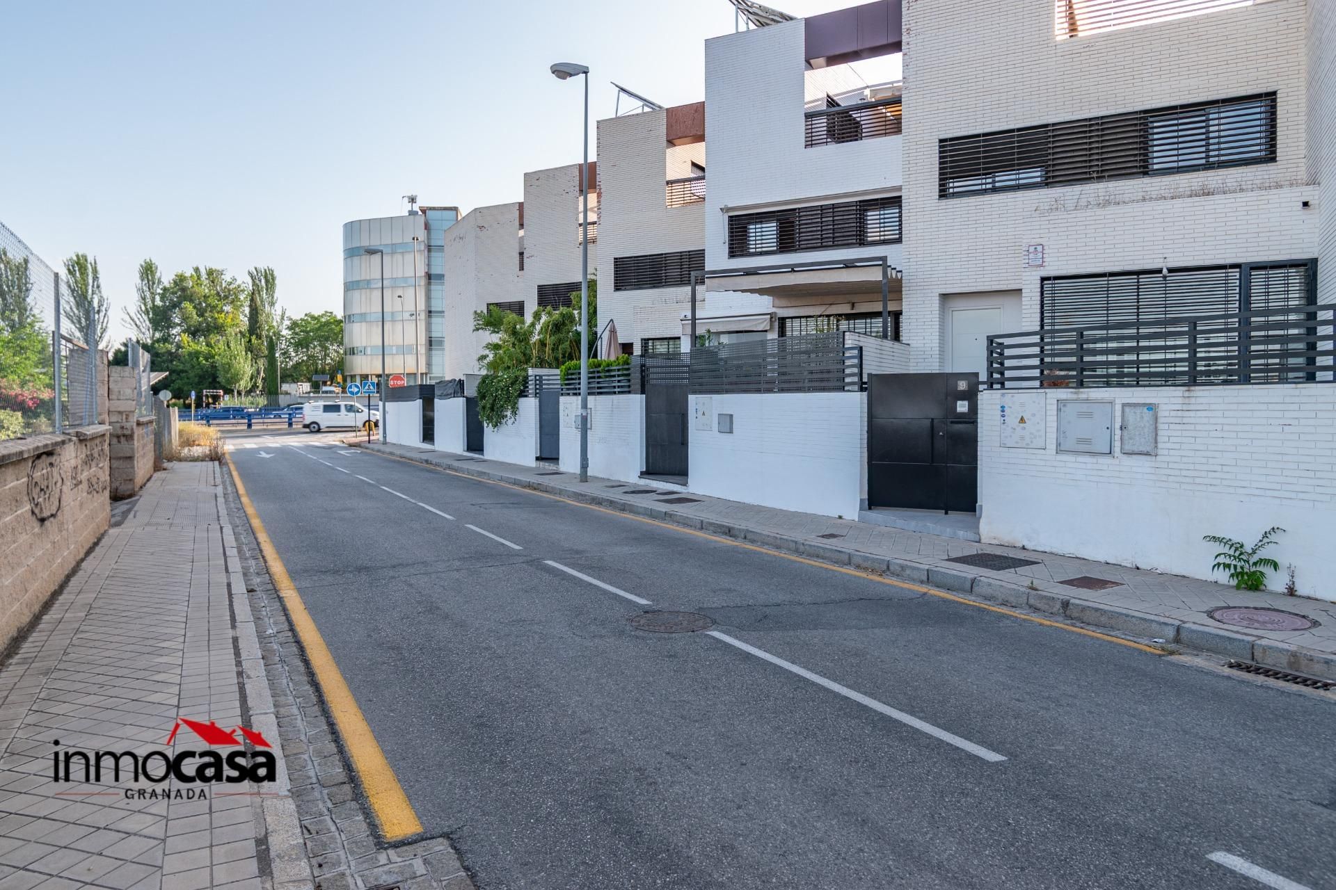 Exterior view of Single-family semi-detached for sale in  Granada Capital  with Terrace and Storage room