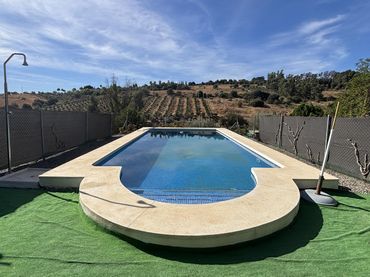 Casa rústica con piscina en venta en Pizarra