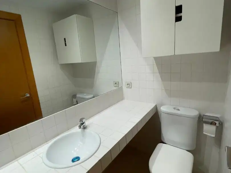 Bathroom of Flat for rent in  Sevilla Capital  with Air Conditioner, Terrace and Balcony