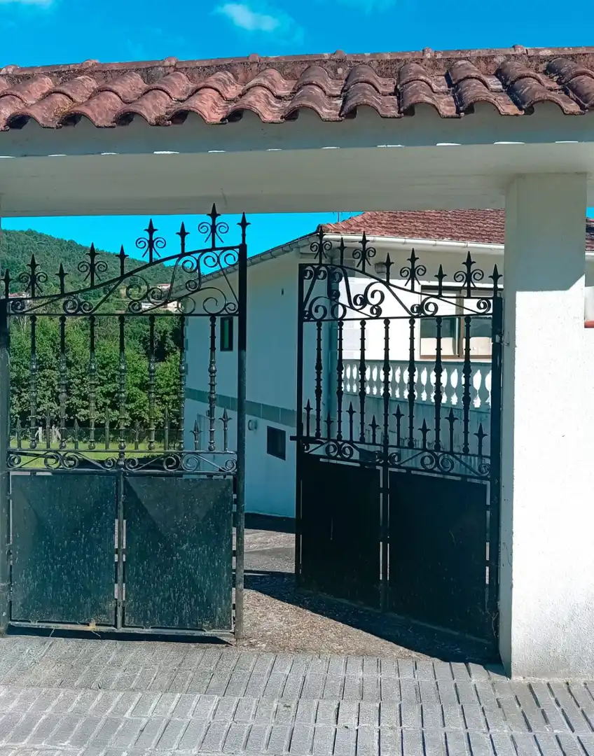 Außenansicht von Haus oder Chalet zum Verkauf in Covelo mit Heizung, Abstellraum und Möbliert
