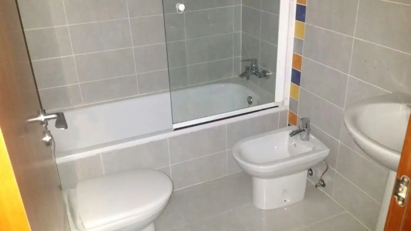 Bany de Àtic en venda en Alicante / Alacant amb Calefacció, Parquet i Terrassa