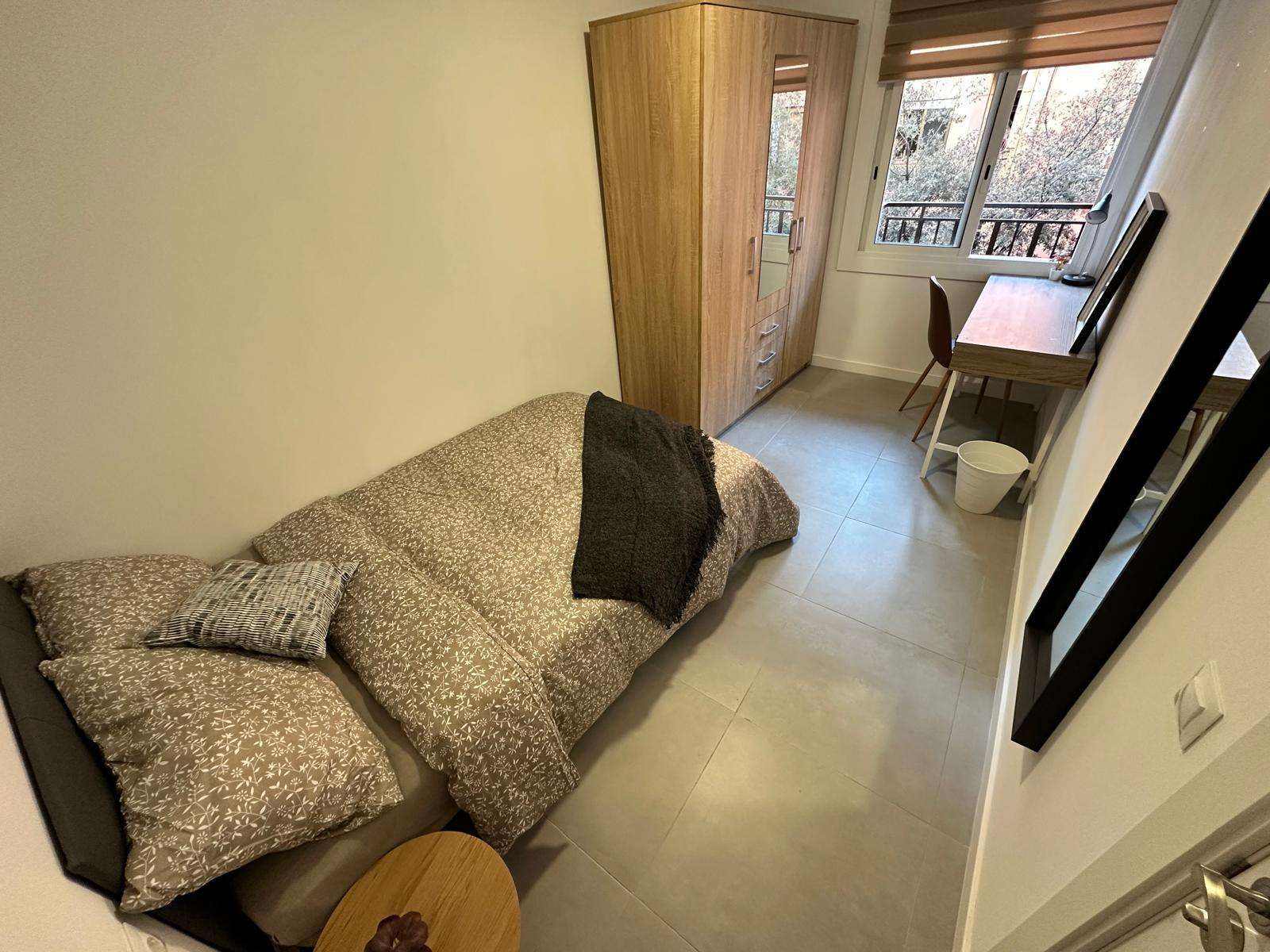 Bedroom of Flat to share in L'Hospitalet de Llobregat  with Air Conditioner, Terrace and Furnished