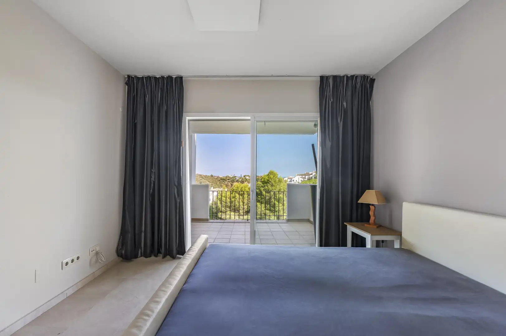 Bedroom of Apartments for sale in Benahavís  with Air Conditioner, Terrace and Storage room
