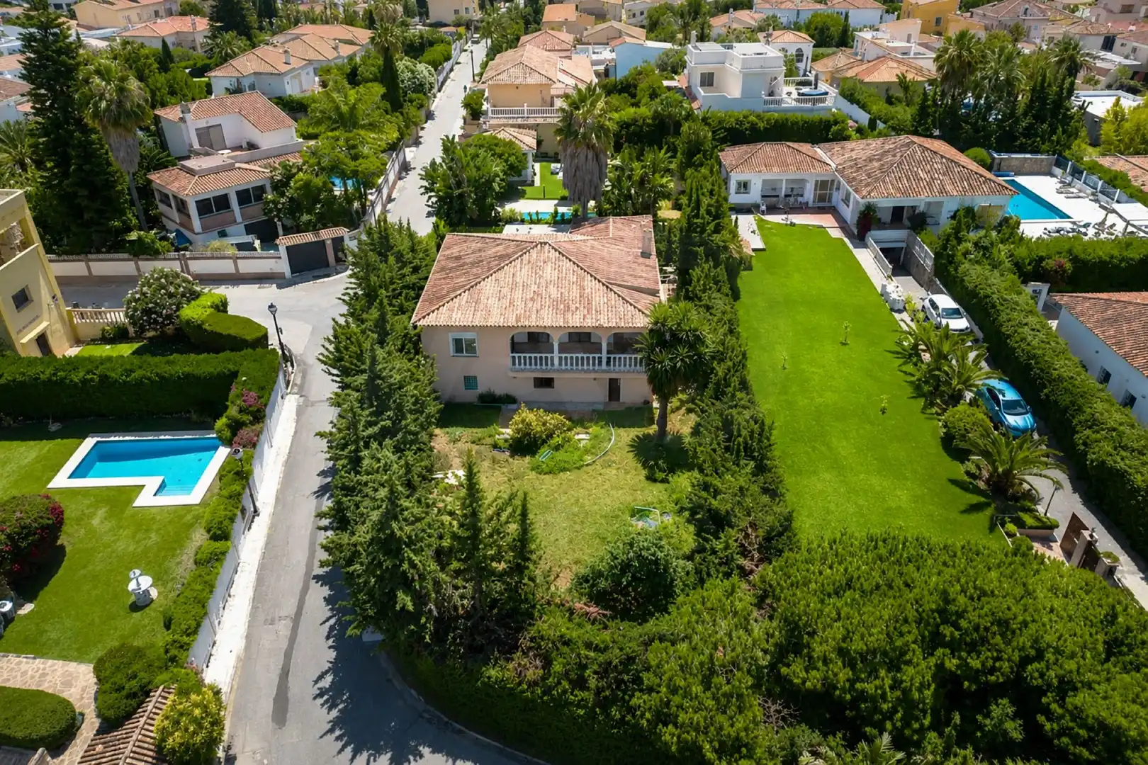 Vista exterior de Casa o xalet en venda en Marbella amb Aire condicionat i Terrassa