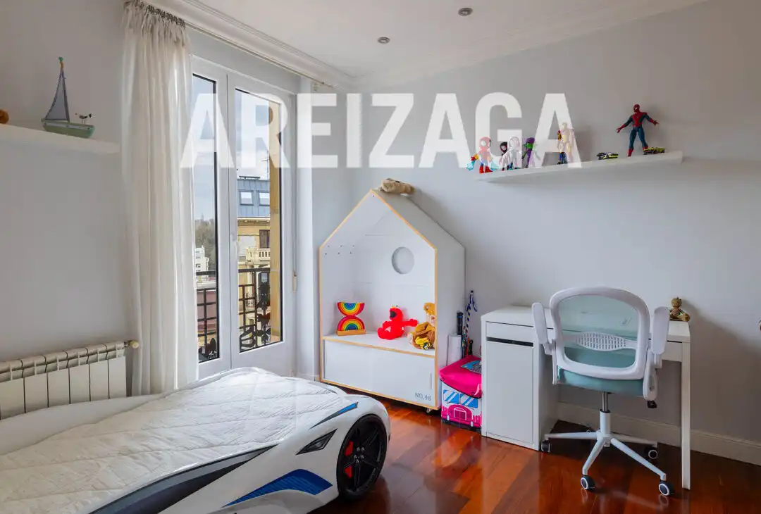 Habitación de Piso en venta en Donostia - San Sebastián  con Calefacción, Terraza y Trastero