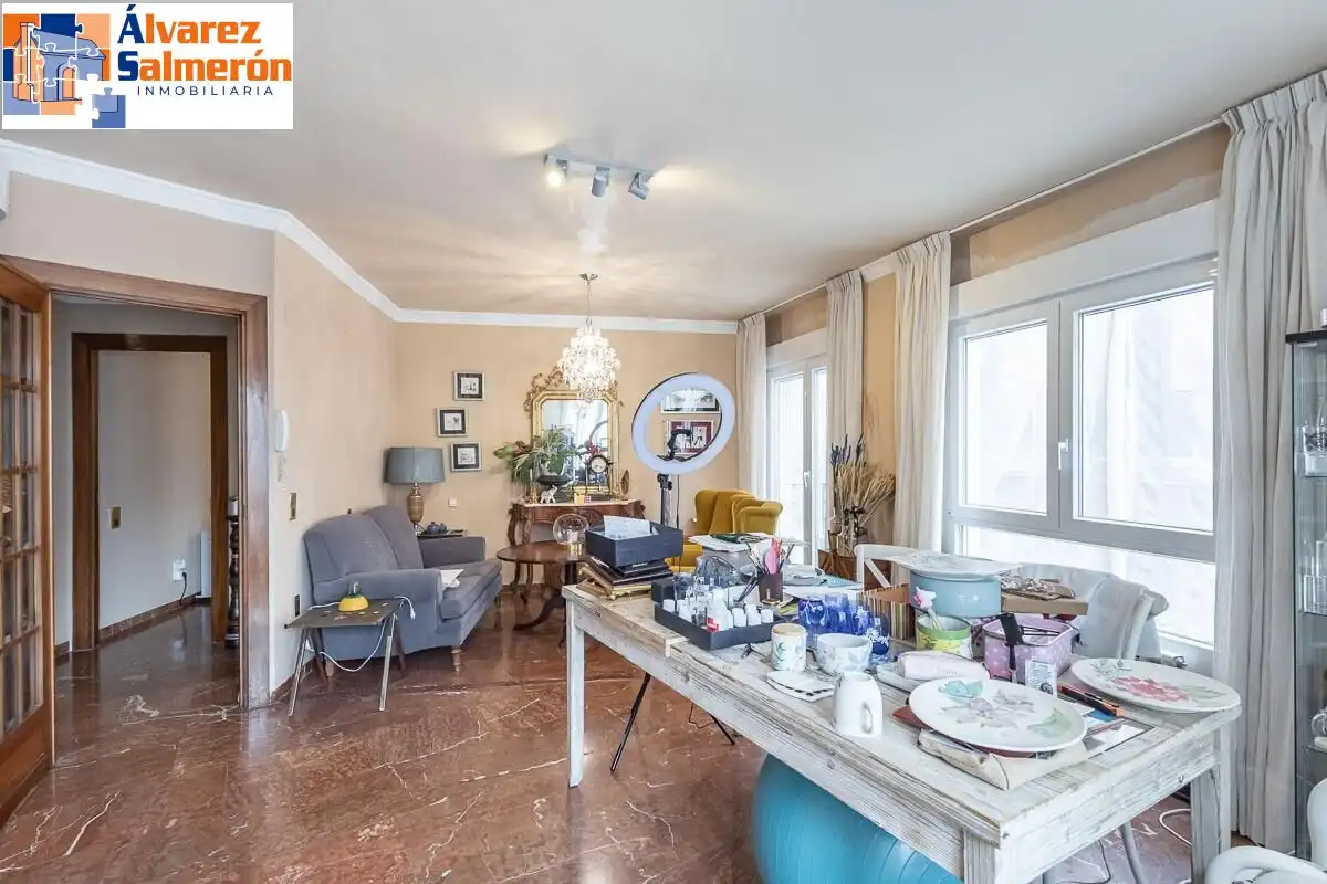 Sala d'estar de Pis en venda en Granada amb Traster