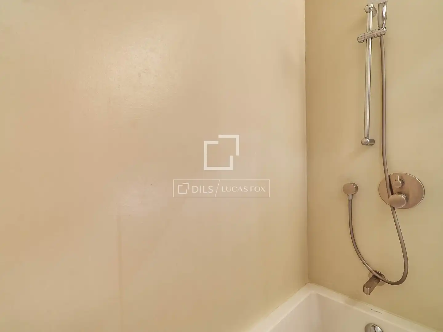 Baño de Piso en venta en Barcelona con Aire acondicionado, Terraza y Amueblado